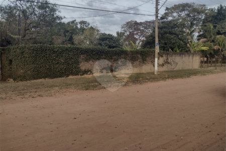 Chácara localizada no Condomínio Leila a venda.
