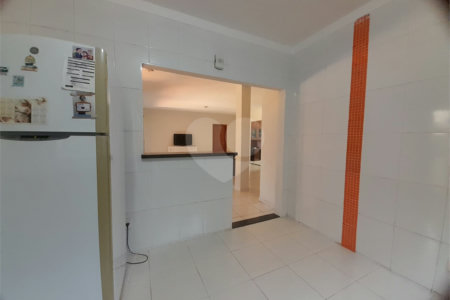 Casa de Alto Padrão à Venda e Locação no Parque Santa Mônica - São Carlos