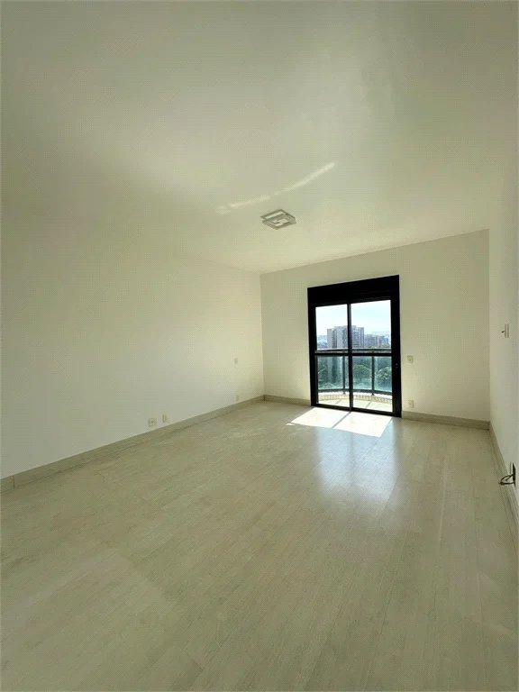 Apartamento à venda com 3 suítes em Vila Suzana, São Paulo, SP
