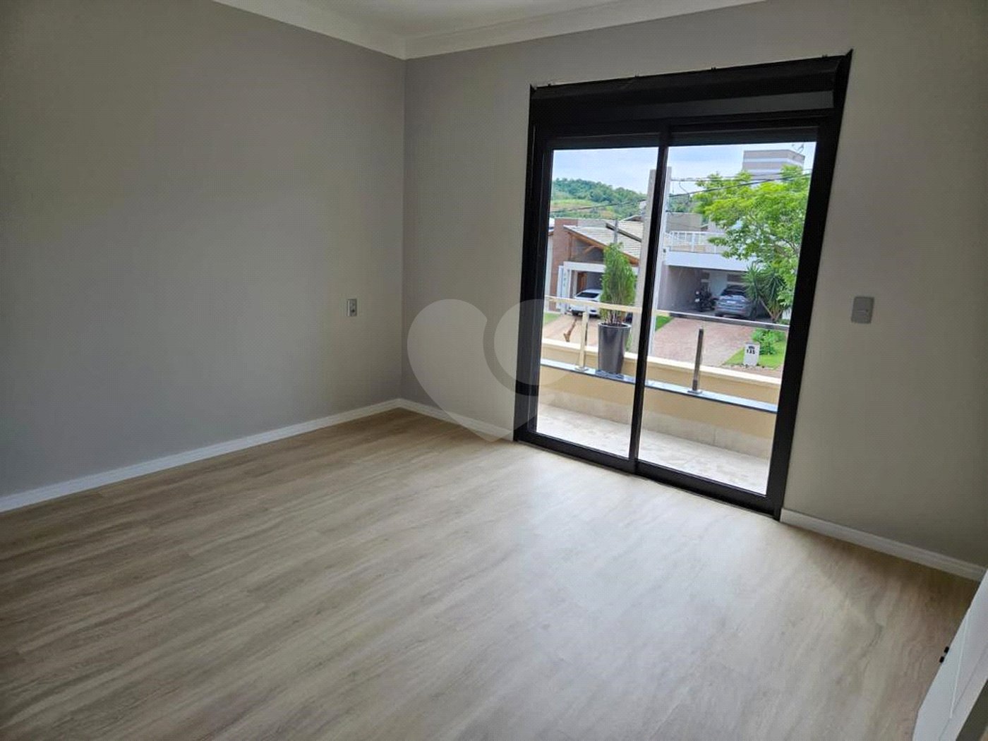 Casa à venda com 3 quartos, sendo 4 suítes, no condomínio Reserva dos Vinhedos, Louveira - SP