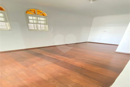 Sobrado à venda com 3 quartos, sendo 2 suítes,  em Parque Terra Nova, São Bernardo do Campo, SP