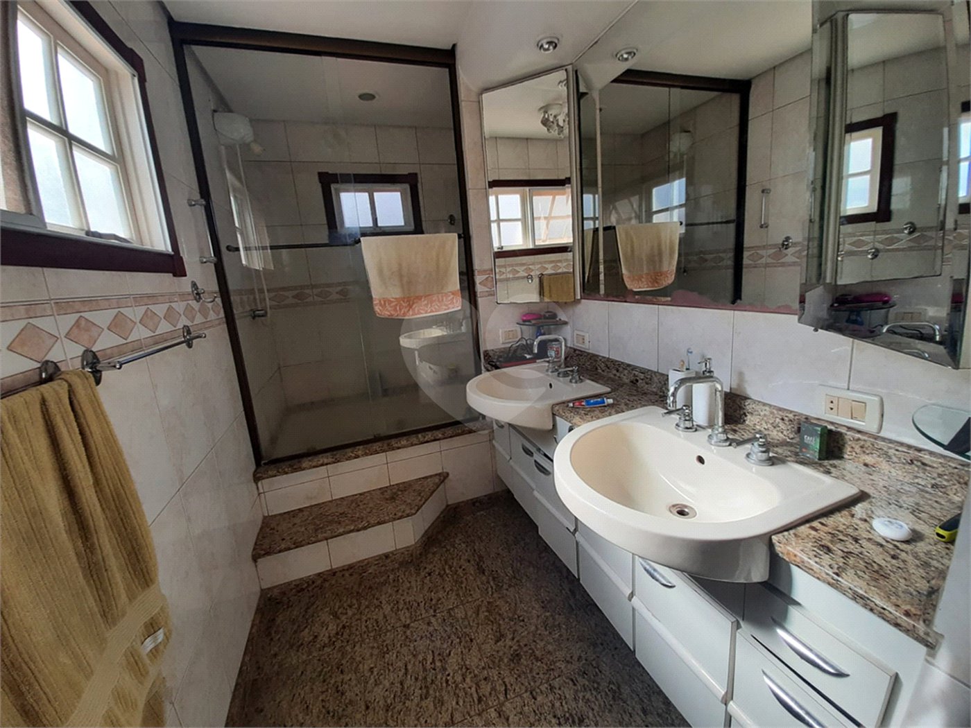Casa à venda ou para alugar com 3 quartos, sendo 2 suítes, no condomínio Chácara das Rosas, São Paulo - SP