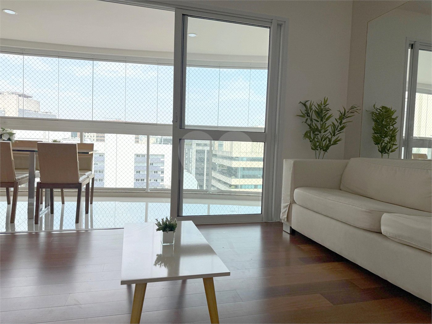 Apartamento para alugar com 3 quartos, sendo 1 suíte, em Vila Olímpia, São Paulo, SP