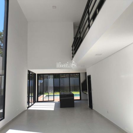Casa à venda com 5 quartos, sendo 3 suítes, no condomínio Figueira Garden, Atibaia - SP