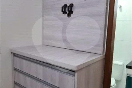 Casa à venda com 3 quartos, sendo 1 suíte, no condomínio Alvorada Parque Vitória, São Paulo - SP