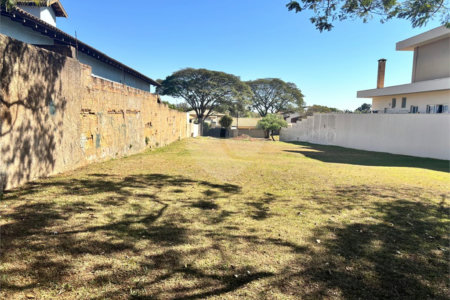Terreno no Parque Sabará próximo a portaria