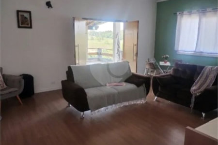 Chácara à venda com 5 quartos, sendo 1 suíte, em Do Carmo (canguera), São Roque, SP