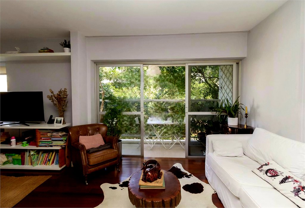 Apartamento à venda com 3 quartos, sendo 2 suítes,  em Pinheiros, São Paulo, SP