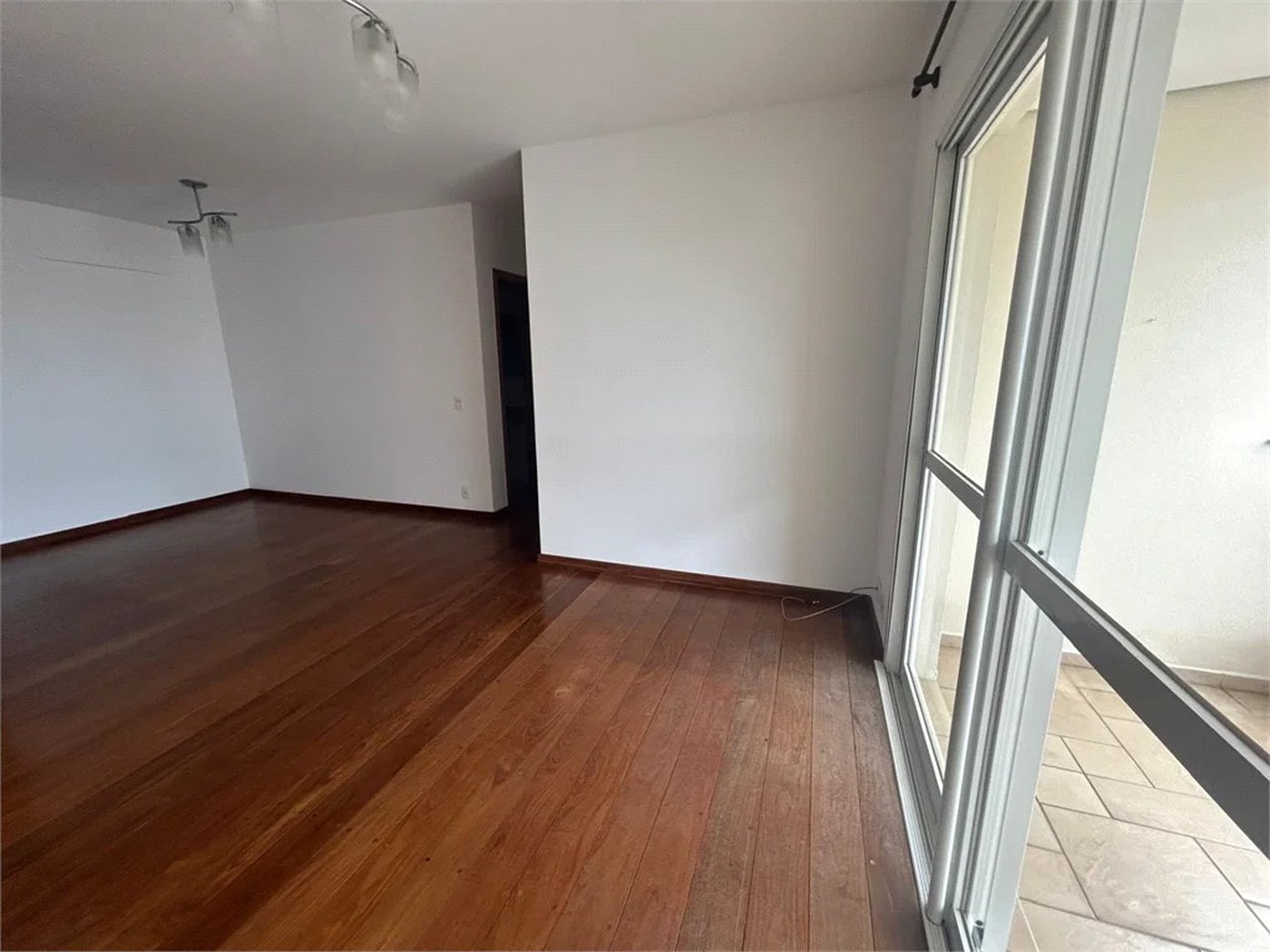 Apartamento para alugar com 3 quartos, sendo 1 suíte, em Pinheiros, São Paulo, SP