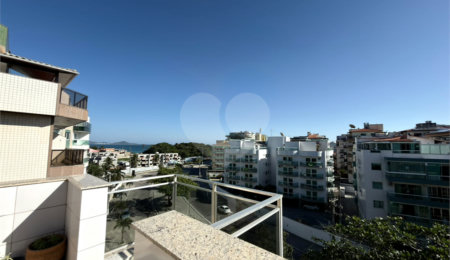 Cobertura à venda com 3 quartos, sendo 1 suíte,  em Passagem, Cabo Frio, RJ