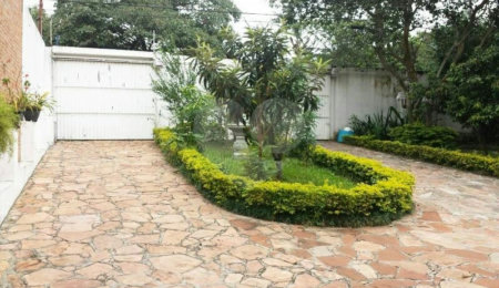 Casa à venda com 5 quartos, sendo 2 suítes, no condomínio Luís Romero Sanson, São Paulo - SP