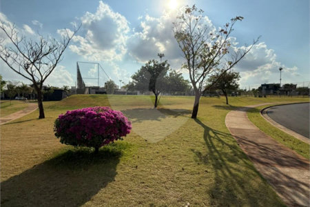 Casa à venda com 3 suítes no condomínio Village Damha III, Araraquara - SP