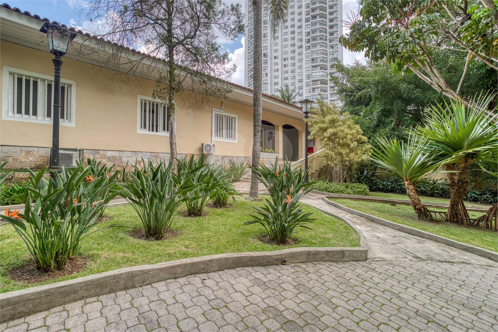 Apartamento à venda com 4 suítes em Jardim Marajoara, São Paulo, SP
