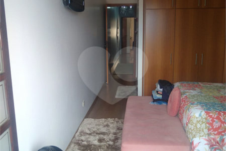 Sobrado à venda com 3 quartos, sendo 1 suíte,  em Vila do Castelo, São Paulo, SP
