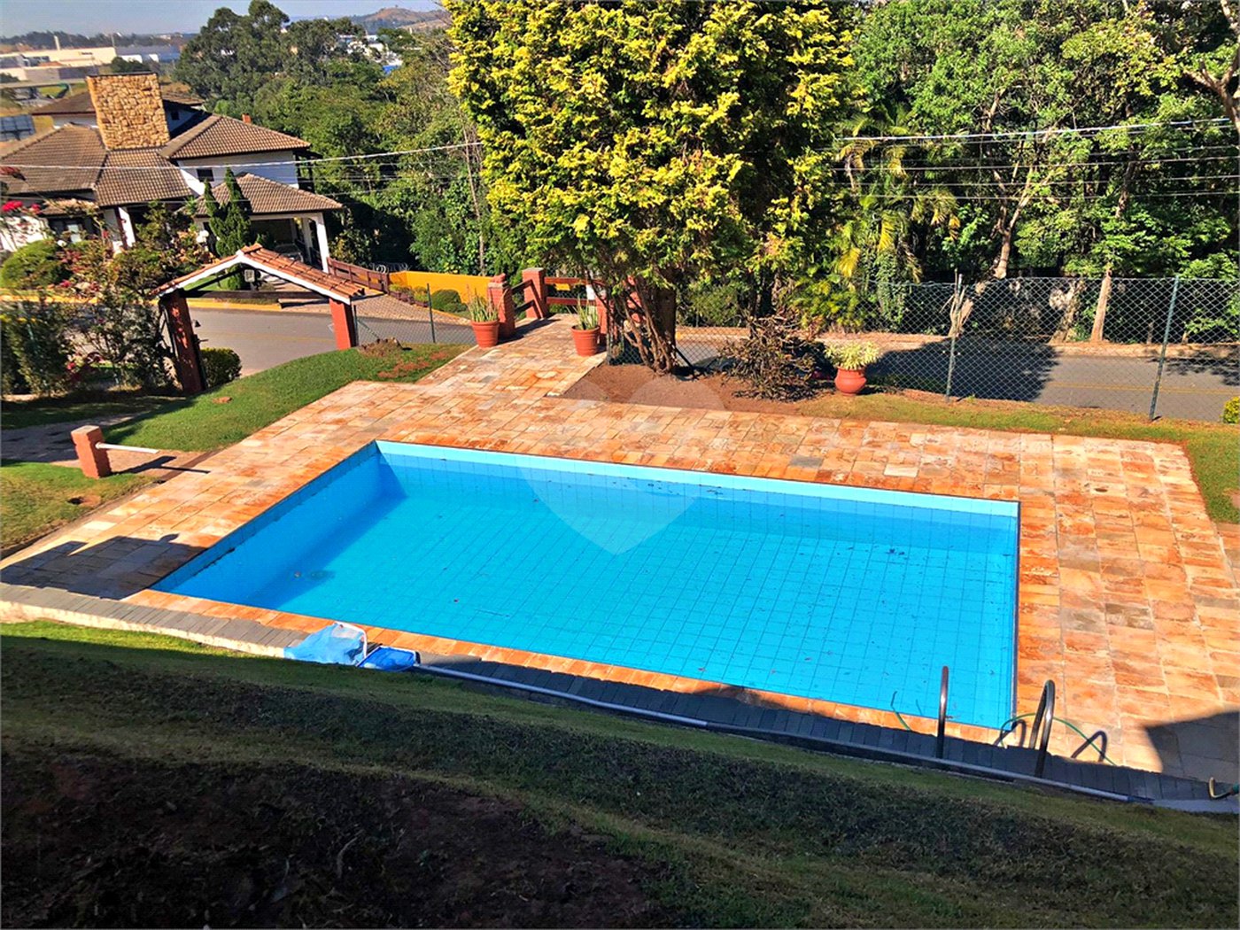 Casa à venda com 4 quartos, sendo 2 suítes, no condomínio Estância Marambaia, Vinhedo - SP
