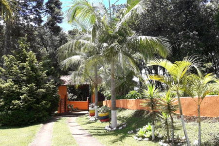 Chácara à venda com 8 quartos, sendo 3 suítes, no Centro, Toledo, MG