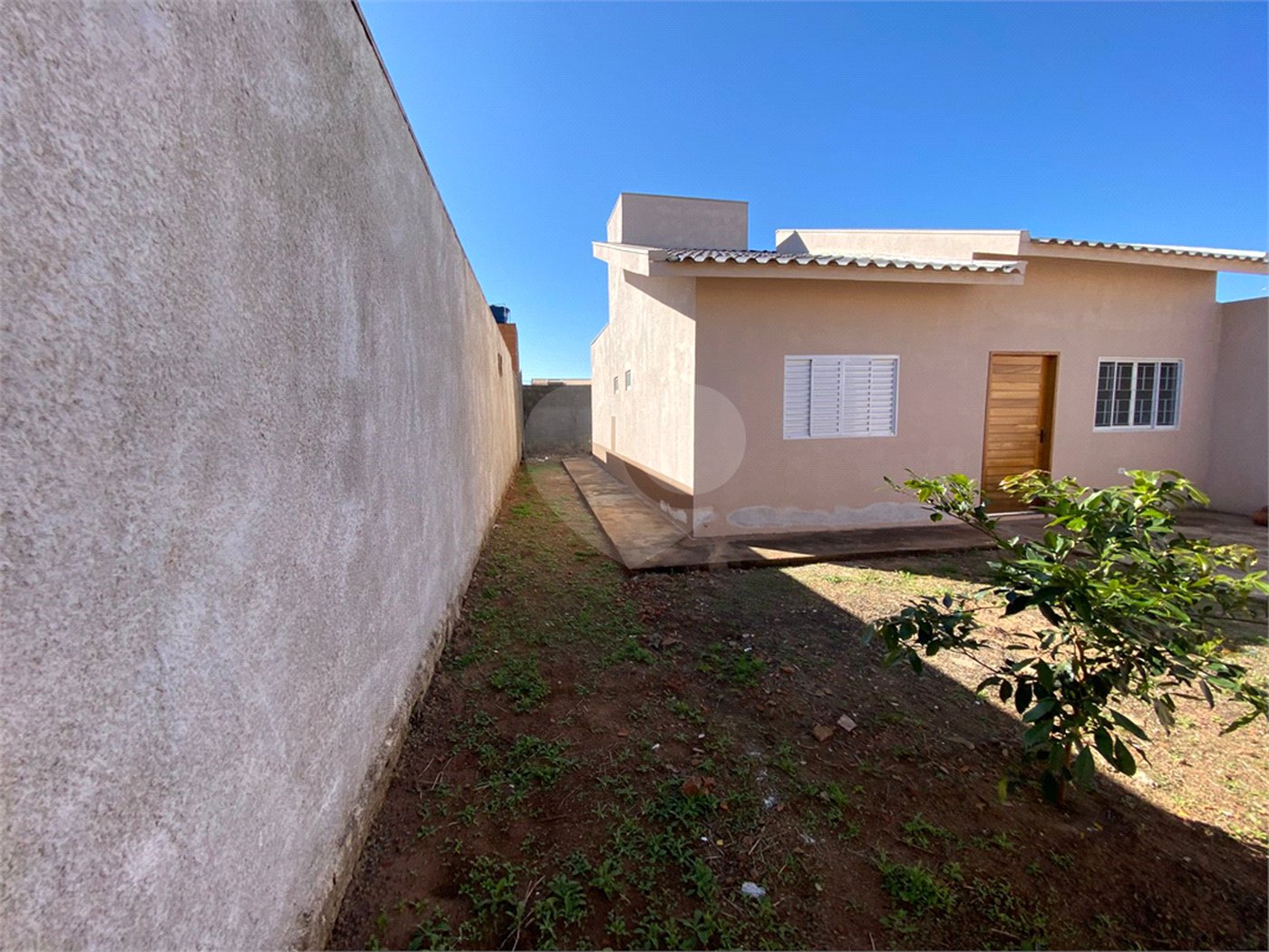 Casa à venda com 3 quartos, sendo 1 suíte, em Jardim Primavera I, Ponta Porã, MS