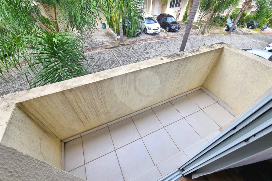 Casa à venda com 3 quartos, sendo 1 suíte, no condomínio Village St. Louis, São Paulo - SP