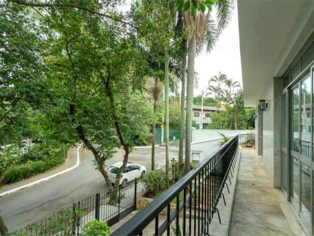 Casa Térrea à venda ou para alugar com 4 suítes em Jardim Marajoara, São Paulo, SP