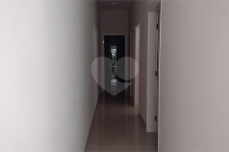 Casa à venda com 3 quartos, sendo 1 suíte, no condomínio Residencial Bouganville, Araraquara - SP