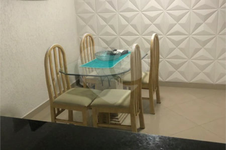Casa à venda com 3 quartos, sendo 1 suíte, no condomínio Residencial Sabará, São Paulo - SP