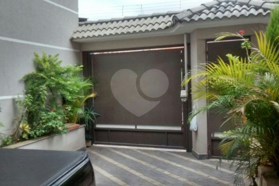 Sobrado à venda com 3 quartos, sendo 1 suíte, em Jardim Las Vegas, Guarulhos, SP