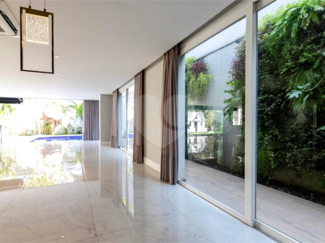Casa à venda com 4 suítes no condomínio Hípica Garden, São Paulo - SP