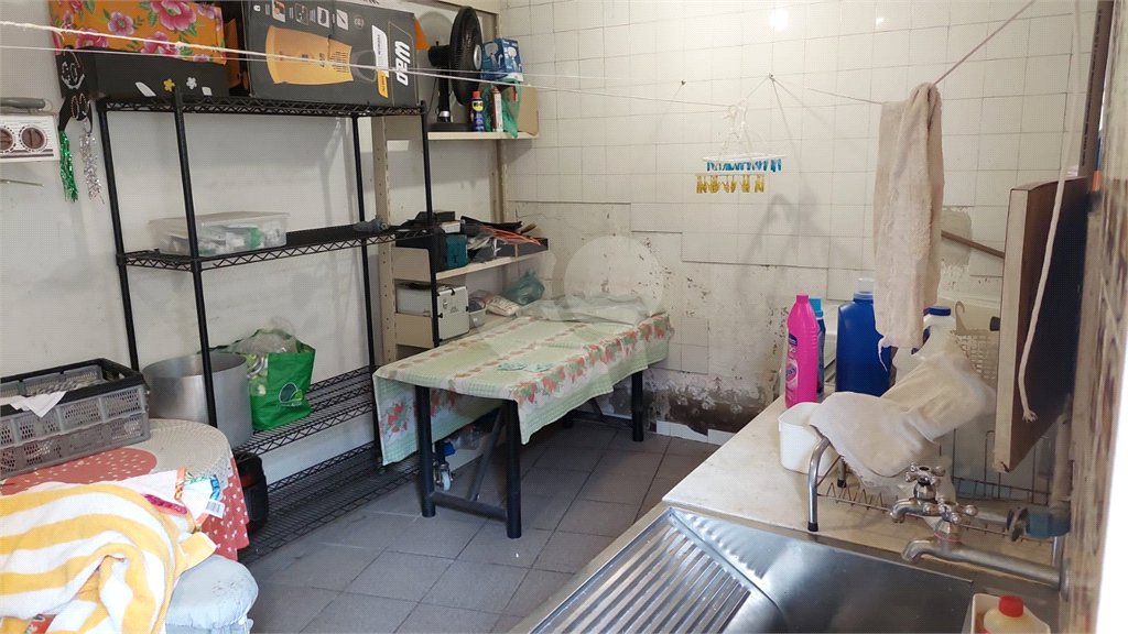 Casa à venda com 7 quartos, sendo 2 suítes, em Jardim Londrina, São Paulo, SP