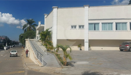 Casa à venda com 3 quartos, sendo 1 suíte,  no condomínio Forest Hills, Guarulhos - SP