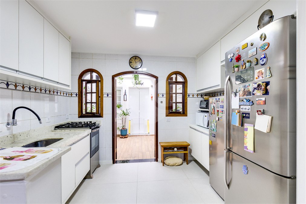 Casa à venda com 3 quartos, sendo 1 suíte,  no condomínio Village Bahamas, São Paulo - SP