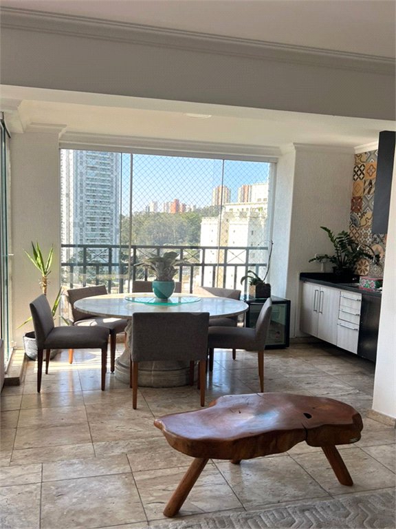 Apartamento à venda com 4 quartos, sendo 2 suítes,  em Vila Andrade, São Paulo, SP
