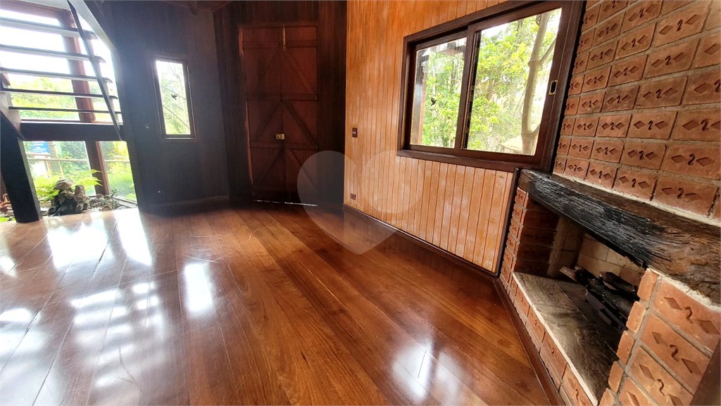 Casa à venda ou para alugar com 3 quartos, sendo 1 suíte, no condomínio Associação Reserva das Hortênsias, Mairiporã - SP