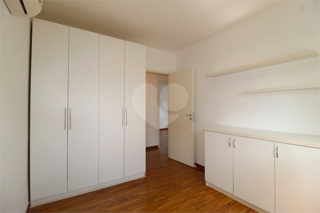 Apartamento à venda com 3 quartos, sendo 1 suíte,  em Vila Olímpia, São Paulo, SP