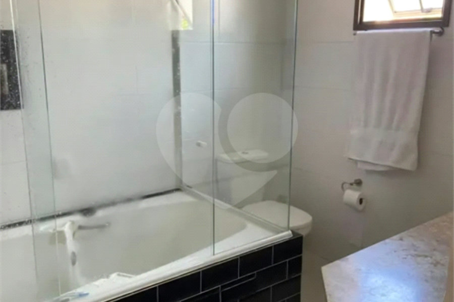 Casa à venda com 3 quartos, sendo 1 suíte, no condomínio Villas de São Francisco I, São Paulo - SP
