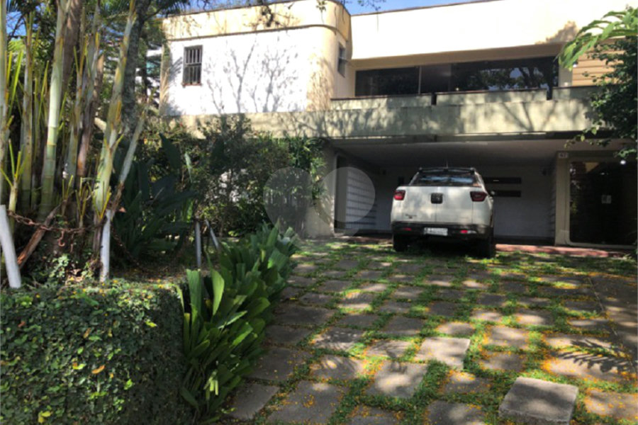 Sobrado à venda com 5 quartos, sendo 1 suíte,  em Jardim São Bento, São Paulo, SP