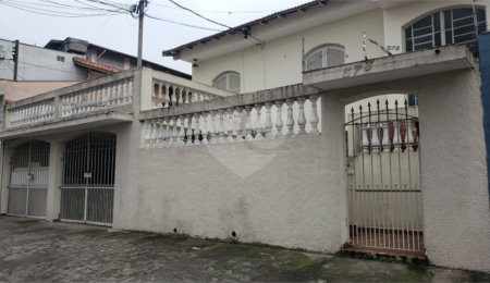 Sobrado à venda com 3 quartos, sendo 1 suíte,  em Jardim Prudência, São Paulo, SP