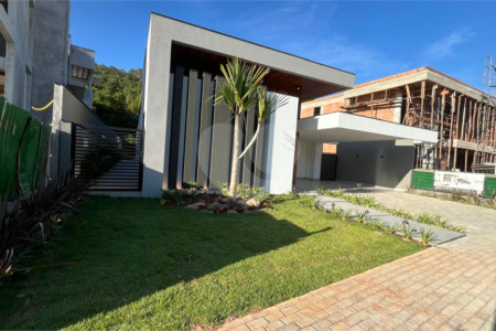 Casa à venda com 4 suítes no condomínio Residencial Granville, Atibaia - SP