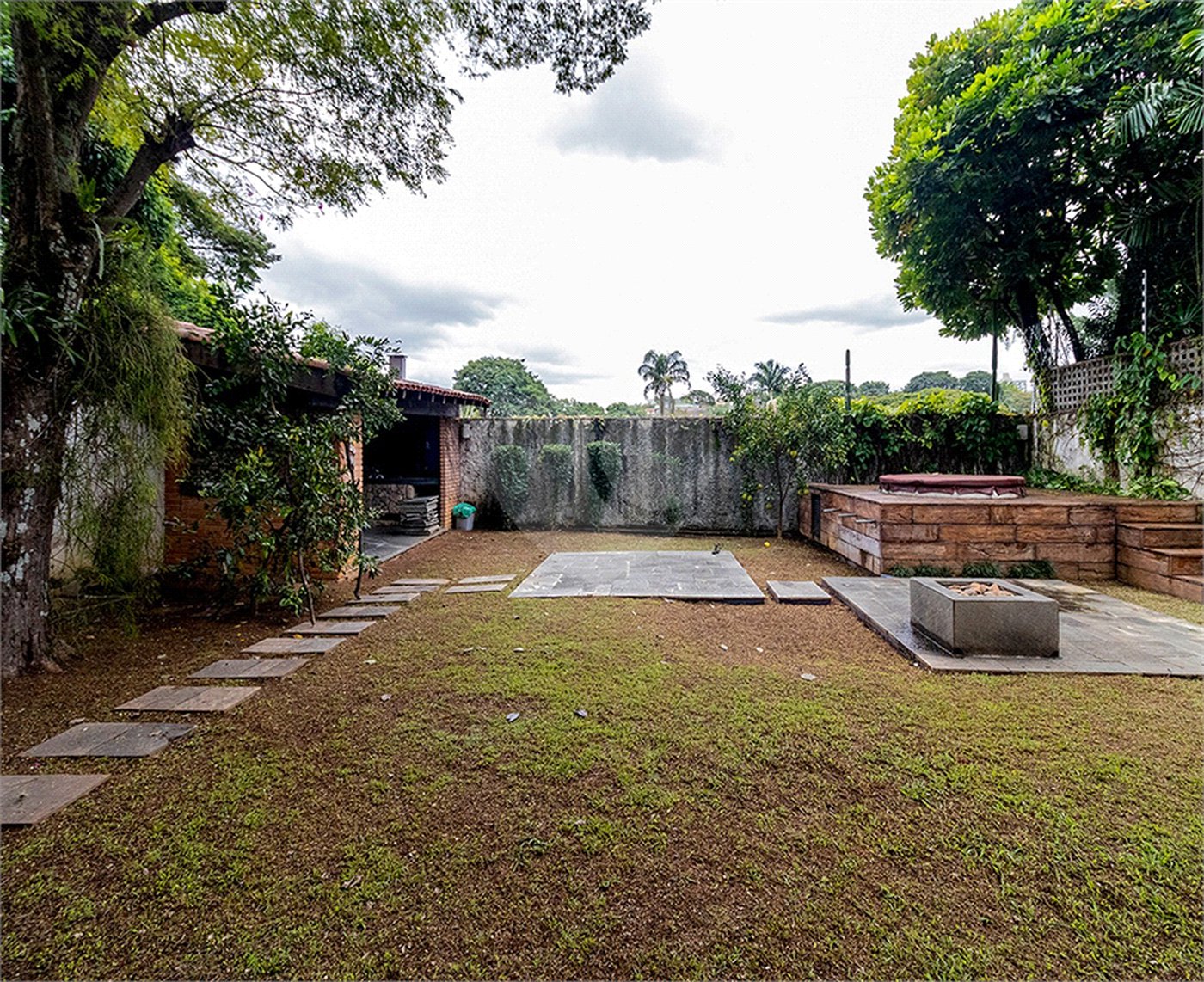 Casa à venda com 3 quartos, sendo 2 suítes, em Alto de Pinheiros, São Paulo, SP