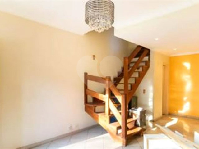 Casa à venda com 2 quartos, sendo 1 suíte,  no condomínio Village Palmas, São Paulo - SP
