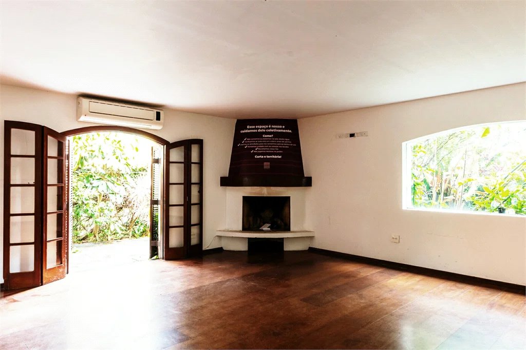 Casa à venda com 4 quartos, sendo 1 suíte,  em Jardim das Bandeiras, São Paulo, SP