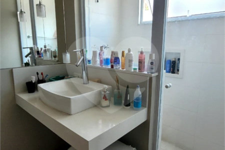 Sobrado à venda com 3 quartos, sendo 1 suíte, em Vila Nivi, São Paulo, SP