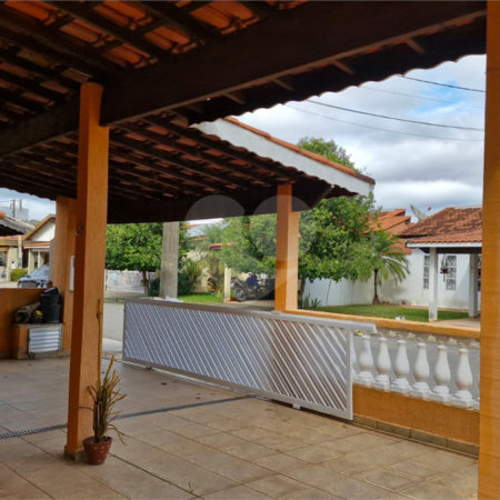 Casa para alugar com 3 quartos, sendo 1 suíte, no condomínio Santa Mônica, Atibaia - SP