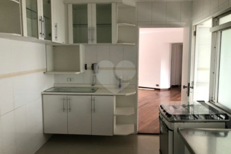 Apartamento à venda com 3 quartos, sendo 1 suíte, em Vila Andrade, São Paulo, SP