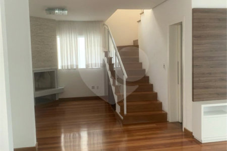 Casa à venda com 3 suítes no condomínio Villaggio Belvedere, São Paulo - SP