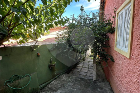 Casa em condomínio à venda com 3 quartos, sendo 2 suítes,  em Peró, Cabo Frio, RJ