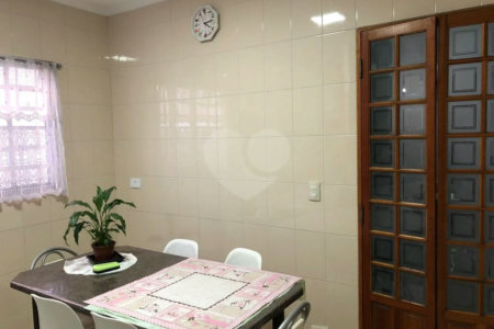 Casa à venda com 3 quartos, sendo 1 suíte,  em Vila Gustavo, São Paulo, SP