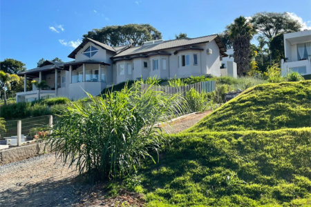Casa à venda com 4 suítes no condomínio Jardim das Palmeiras, Bragança Paulista - SP