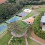 Casa à venda ou para alugar com 5 quartos, sendo 3 suítes, no condomínio Figueira Garden, Atibaia - SP
