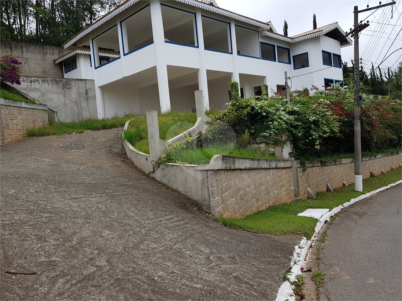 Casa à venda com 4 suítes no condomínio Suíça da Cantareira, Mairiporã - SP