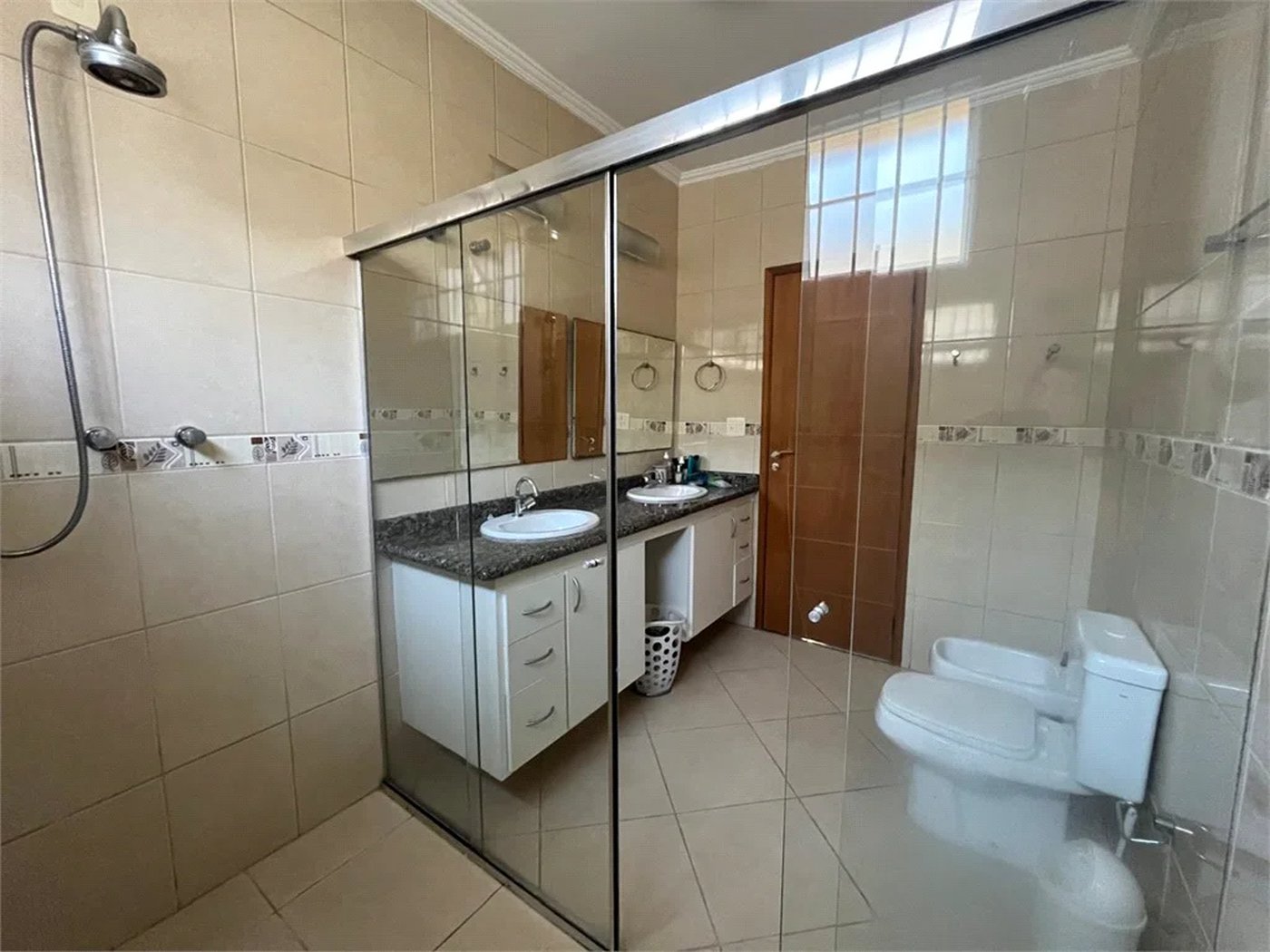 Sobrado à venda com 4 quartos, sendo 1 suíte, em Vila Cordeiro, São Paulo, SP